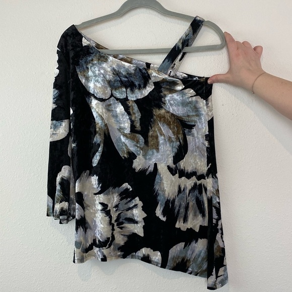 NWT Status by Chenault Asymmetrical Top Black Taupe White Velvet XS Stretch - Picture 1 of 7